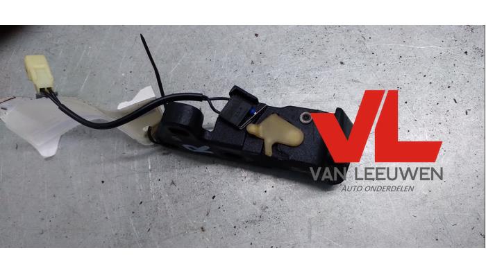 Convertible roof latch