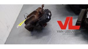 Used Rear brake calliper, right BMW 5 serie Touring (F11) 520i 16V Price € 35,00 Margin scheme offered by Van Leeuwen Auto Onderdelen