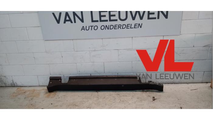 Używane Próg drzwi prawa BMW Mini (R50/53) 1.6 16V One Cena € 32,50 Procedura marży oferowane przez Van Leeuwen Auto Onderdelen