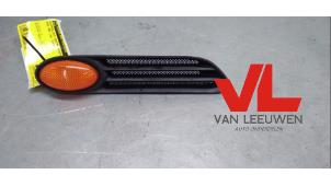 Used Front wing indicator, right BMW Mini One/Cooper (R50) 1.6 16V One Price € 10,00 Margin scheme offered by Van Leeuwen Auto Onderdelen