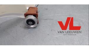 Used ASR switch Lancia Phedra 3.0 V6 24V Price € 10,00 Margin scheme offered by Van Leeuwen Auto Onderdelen