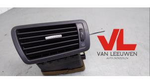 Used Dashboard vent Lancia Phedra 3.0 V6 24V Price € 10,00 Margin scheme offered by Van Leeuwen Auto Onderdelen