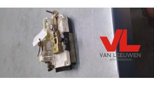 Used Door lock mechanism 4-door, front left Lancia Phedra 3.0 V6 24V Price € 25,00 Margin scheme offered by Van Leeuwen Auto Onderdelen