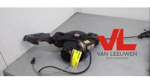 Used Sliding door motor, left Lancia Phedra 3.0 V6 24V Price € 100,00 Margin scheme offered by Van Leeuwen Auto Onderdelen