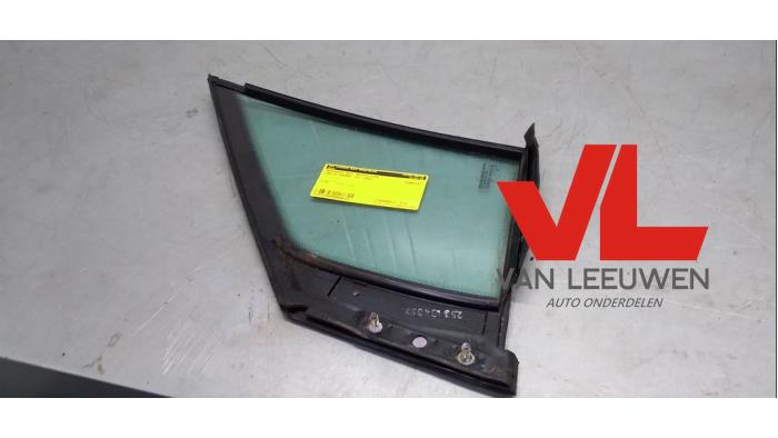 Usados Ventanilla triangular derecha delante Lancia Phedra 3.0 V6 24V Precio € 18,00 Norma de margen ofrecido por Van Leeuwen Auto Onderdelen