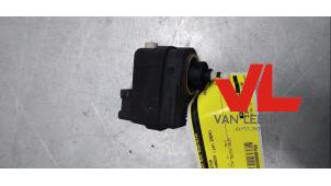 Used Headlight motor Renault Kangoo Express (FC) 1.5 dCi 60 Price € 10,00 Margin scheme offered by Van Leeuwen Auto Onderdelen