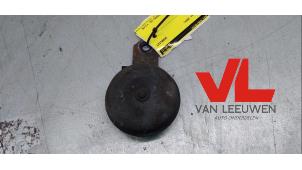 Używane Klakson Daihatsu Cuore (L251/271/276) 1.0 12V DVVT Cena € 8,50 Procedura marży oferowane przez Van Leeuwen Auto Onderdelen