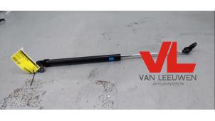 Używane Zestaw amortyzatorów gazowych pokrywy bagaznika Daihatsu Cuore (L251/271/276) 1.0 12V DVVT Cena € 10,00 Procedura marży oferowane przez Van Leeuwen Auto Onderdelen
