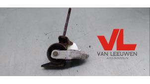 Used Gearbox mount Daihatsu Cuore (L251/271/276) 1.0 12V DVVT Price € 15,00 Margin scheme offered by Van Leeuwen Auto Onderdelen