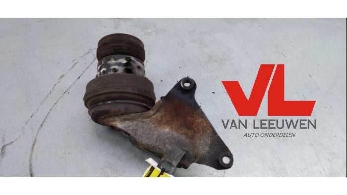Used Engine mount Volkswagen Golf III Cabrio (1E) 1.8 Price € 13,50 Margin scheme offered by Van Leeuwen Auto Onderdelen