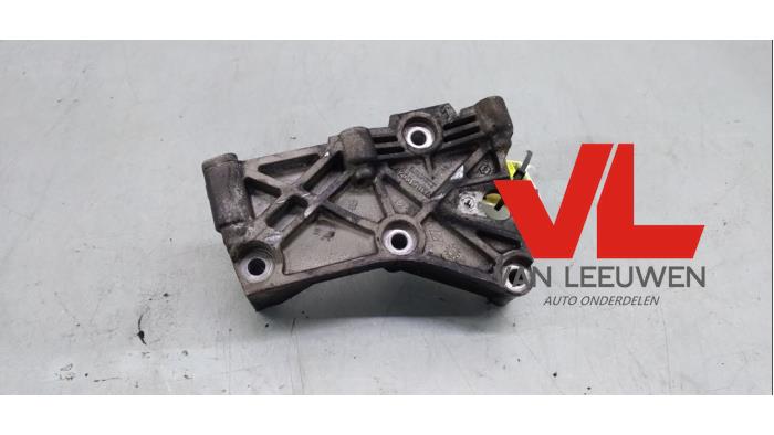 Used Engine mount Renault Kangoo Express (FC) 1.5 dCi 60 Price € 18,00 Margin scheme offered by Van Leeuwen Auto Onderdelen