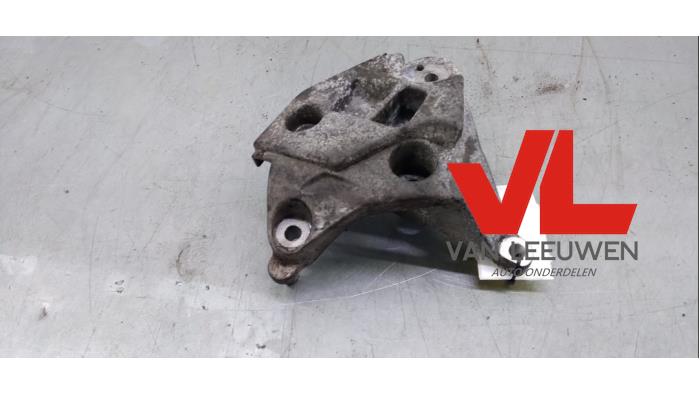 Used Engine mount Renault Kangoo Express (FC) 1.5 dCi 60 Price € 9,00 Margin scheme offered by Van Leeuwen Auto Onderdelen
