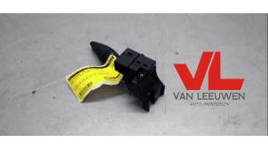 Used Indicator switch Ford Focus 1 Wagon 1.6 16V Price € 20,00 Margin scheme offered by Van Leeuwen Auto Onderdelen