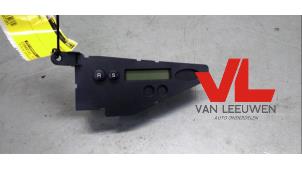Used Clock Ford Focus 1 Wagon 1.6 16V Price € 10,00 Margin scheme offered by Van Leeuwen Auto Onderdelen