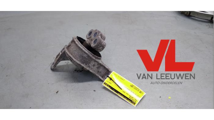 Used Engine mount Opel Zafira (F75) 1.8 16V Price € 23,00 Margin scheme offered by Van Leeuwen Auto Onderdelen