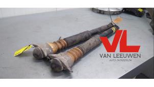Used Shock absorber kit Volkswagen Touran (1T1/T2) Price € 40,00 Margin scheme offered by Van Leeuwen Auto Onderdelen
