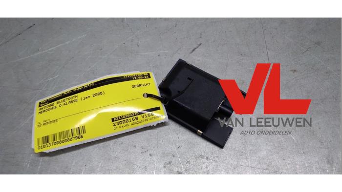 Usagé Antenne bluetooth Mercedes C Sportcoupé (C203) 1.8 C-180K 16V Prix € 13,50 Règlement à la marge proposé par Van Leeuwen Auto Onderdelen