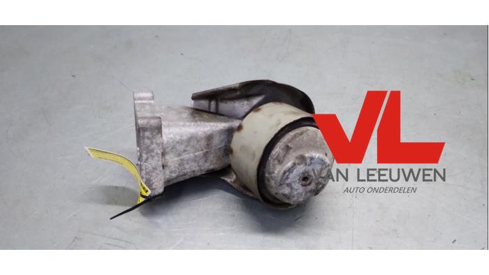 Used Engine mount Mercedes C Sportcoupé (C203) 1.8 C-180K 16V Price € 37,50 Margin scheme offered by Van Leeuwen Auto Onderdelen
