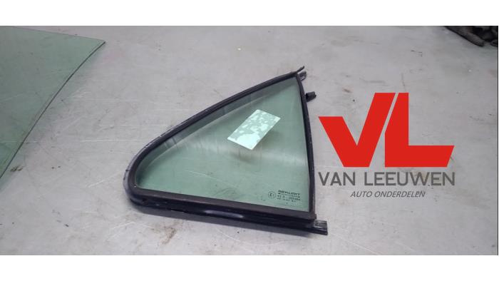 Usados Ventanilla triangular derecha detrás Peugeot 106 II 1.1 XN,XR,XT,Accent Precio € 18,00 Norma de margen ofrecido por Van Leeuwen Auto Onderdelen