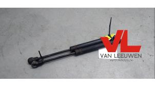 Used Set of bonnet gas struts Volvo XC70 (SZ) XC70 2.4 T 20V Price € 14,00 Margin scheme offered by Van Leeuwen Auto Onderdelen