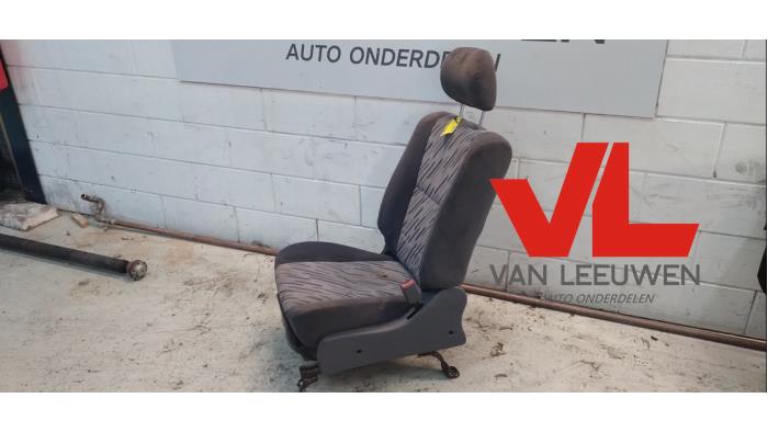 Sitz rechts Toyota Land Cruiser 90 3.0 TD 