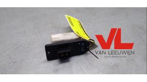 Used Heater resistor Toyota Land Cruiser 90 (J9) 3.0 TD Challenger Price € 35,00 Margin scheme offered by Van Leeuwen Auto Onderdelen