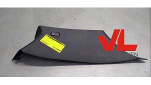 Used C-style sealing cover right BMW 1 serie (E81) 118i 16V Price € 25,00 Margin scheme offered by Van Leeuwen Auto Onderdelen