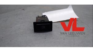 Gebrauchte Nebelscheinwerfer Schalter Toyota Land Cruiser 90 (J9) 3.0 TD Challenger Preis € 10,00 Margenregelung angeboten von Van Leeuwen Auto Onderdelen