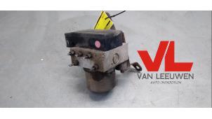 Used ABS pump Toyota Land Cruiser 90 (J9) 3.0 TD Challenger Price € 65,00 Margin scheme offered by Van Leeuwen Auto Onderdelen