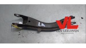 Used Rear upper wishbone, left Volvo XC70 (SZ) XC70 2.4 T 20V Price € 20,00 Margin scheme offered by Van Leeuwen Auto Onderdelen