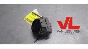 Used Ignition switch Ford Focus 2 1.6 16V Price € 20,00 Margin scheme offered by Van Leeuwen Auto Onderdelen