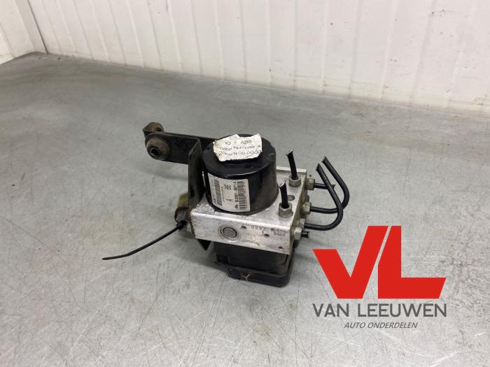 Begagnade ABS-pump Ford Focus 2 1.6 16V Pris € 18,00 Marginaltabell erbjuds av Van Leeuwen Auto Onderdelen