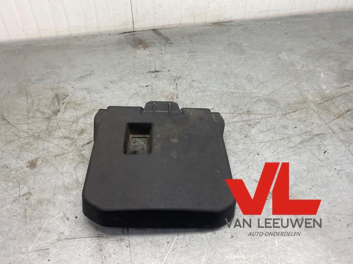 Battery box tray cover