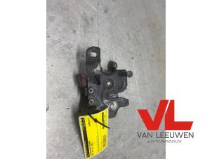 Used Bonnet lock mechanism Audi Allroad (C5) 2.7 T 30V Price € 20,00 Margin scheme offered by Van Leeuwen Auto Onderdelen