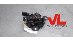 Used Bonnet lock mechanism Daihatsu Cuore (L251/271/276) 1.0 12V DVVT Price € 17,50 Margin scheme offered by Van Leeuwen Auto Onderdelen