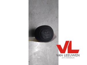 Used Gear stick knob Daihatsu Cuore (L251/271/276) 1.0 12V DVVT Price € 10,00 Margin scheme offered by Van Leeuwen Auto Onderdelen