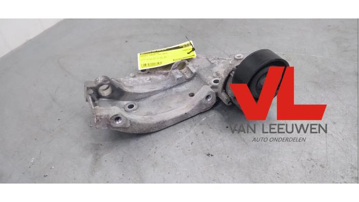 Gebrauchte Dynamostütze oben Peugeot Expert (G9) 2.0 HDi 120 Preis € 28,00 Margenregelung angeboten von Van Leeuwen Auto Onderdelen