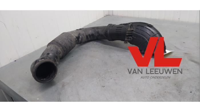 Air intake hose from a Peugeot Expert (G9) 2.0 HDi 120 2011