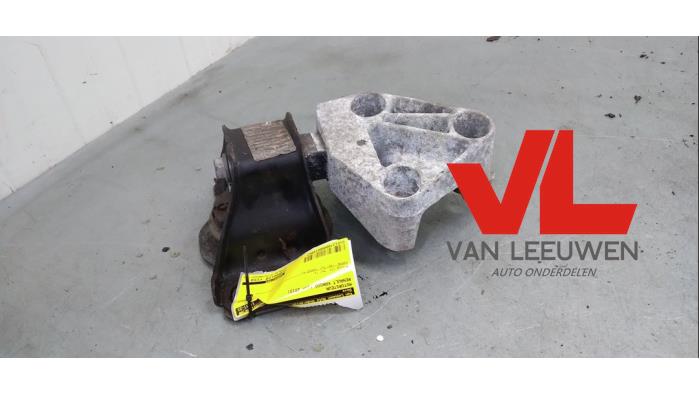 Used Engine mount Renault Kangoo Express (FW) 1.5 dCi 70 Price € 18,00 Margin scheme offered by Van Leeuwen Auto Onderdelen
