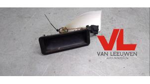 Used Tailgate handle Skoda Fabia (6Y2) 1.4i Price € 10,00 Margin scheme offered by Van Leeuwen Auto Onderdelen