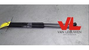 Used Set of gas struts for boot Fiat Punto II (188) 1.4 16V Price € 25,00 Margin scheme offered by Van Leeuwen Auto Onderdelen
