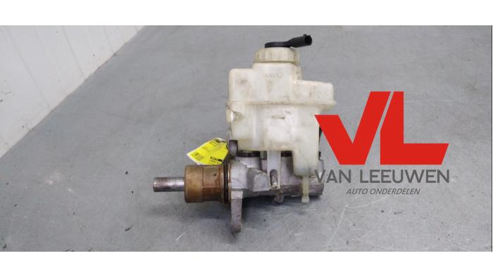 Master cylinder from a BMW 5 serie (E39) 530i 24V 2001