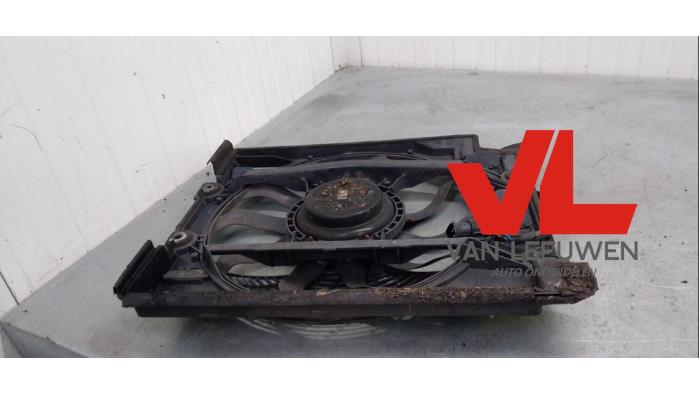 Air conditioning cooling fans from a BMW 5 serie (E39) 530i 24V 2001
