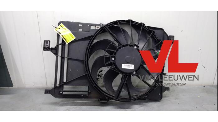 Radiator fan from a Ford Focus 3 Wagon 1.0 Ti-VCT EcoBoost 12V 125 2012