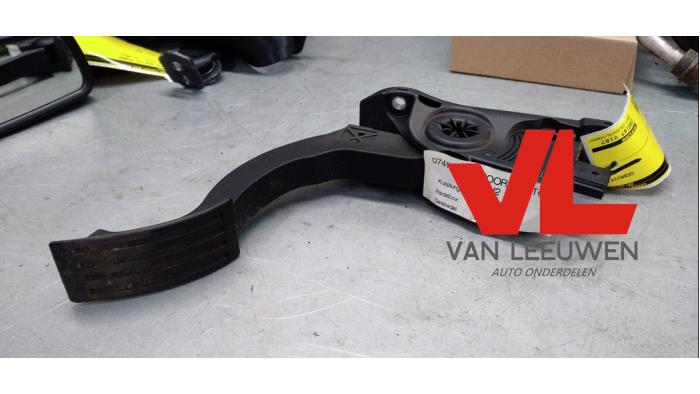 Used Accelerator pedal module Ford Focus 3 Wagon 1.0 Ti-VCT EcoBoost 12V 125 Price € 91,50 Margin scheme offered by Van Leeuwen Auto Onderdelen
