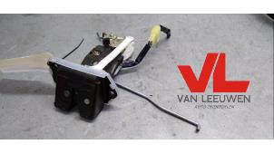 Używane Mechanizm zamka tylnej klapy Suzuki Wagon-R+ (RB) 1.3 16V Cena € 23,00 Procedura marży oferowane przez Van Leeuwen Auto Onderdelen