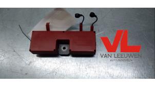 Begagnade Antennförstärkare Volvo V70 (SW) 2.4 D5 20V Pris € 15,00 Marginaltabell erbjuds av Van Leeuwen Auto Onderdelen