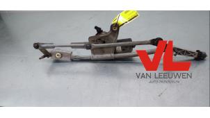 Usados Mecanismo de limpiaparabrisas Volvo V70 (SW) 2.4 D5 20V Precio € 18,00 Norma de margen ofrecido por Van Leeuwen Auto Onderdelen