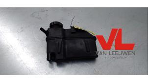 Used Power steering fluid reservoir Volvo V70 (SW) 2.4 D5 20V Price € 18,00 Margin scheme offered by Van Leeuwen Auto Onderdelen