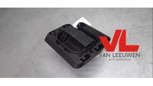Gebrauchte Türgriff 4-türig rechts hinten Volkswagen Crafter (SY) Preis € 12,50 Margenregelung angeboten von Van Leeuwen Auto Onderdelen